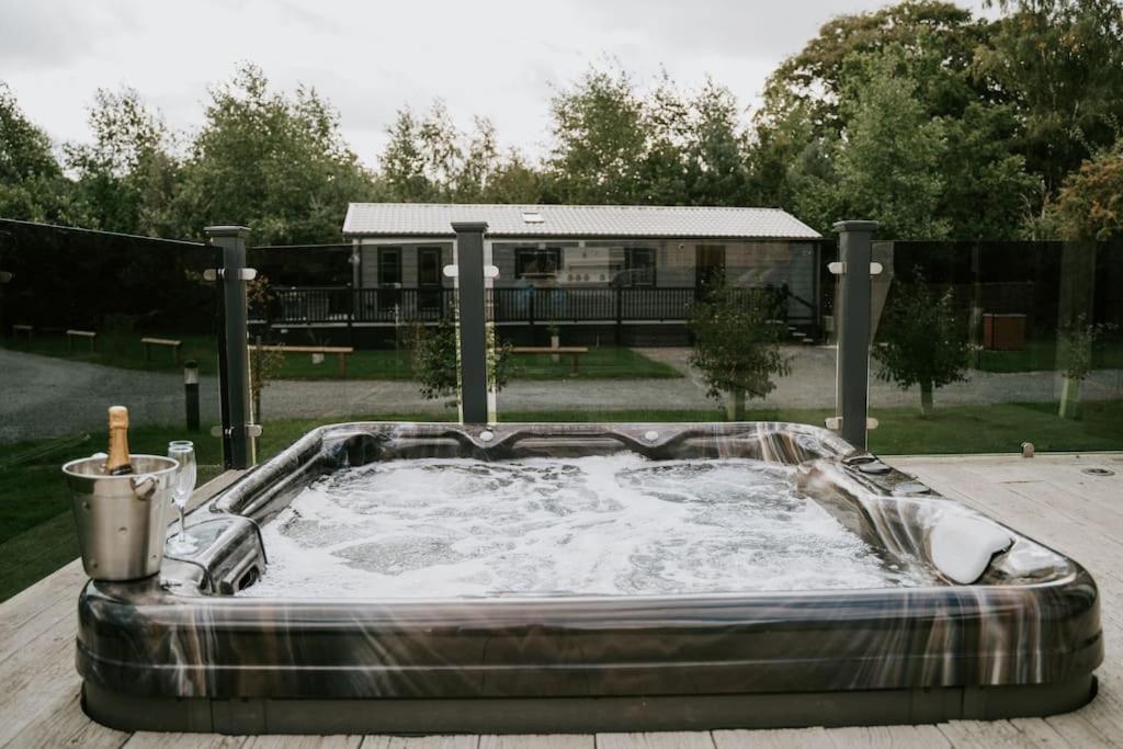Casa Di Lusso Luxury Lodge Woodhall Spa Exterior photo